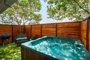 Island Townhouse with Private Hot Tub